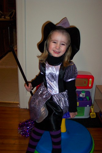 If you thought the 2003 Halloween was cute incarnate; take a looky here: